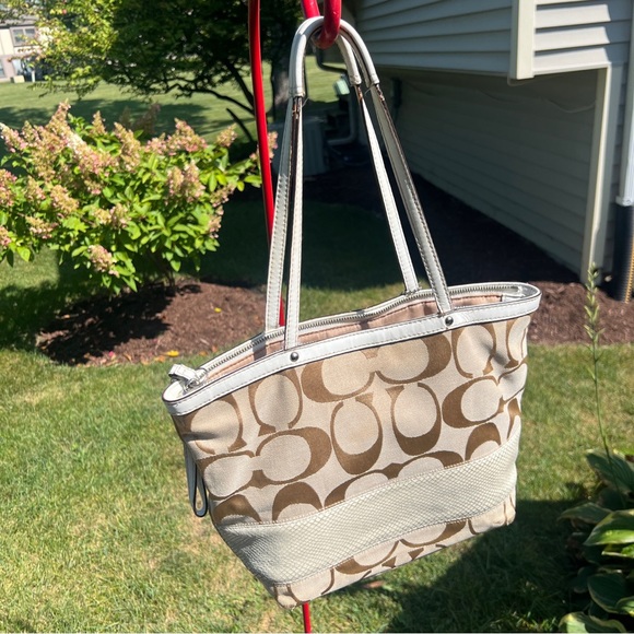 AUTHENTIC COACH  Signature STRIPE EMBOSSED TOTE BAG - Picture 3 of 11